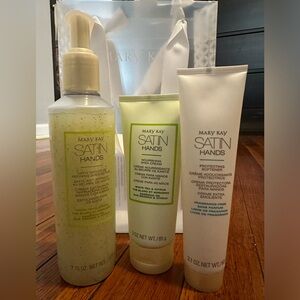 White Tea & Citrus Satin Hands Pampering Set